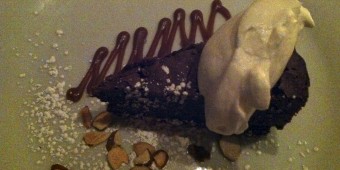 flour-less chocolate almond cake